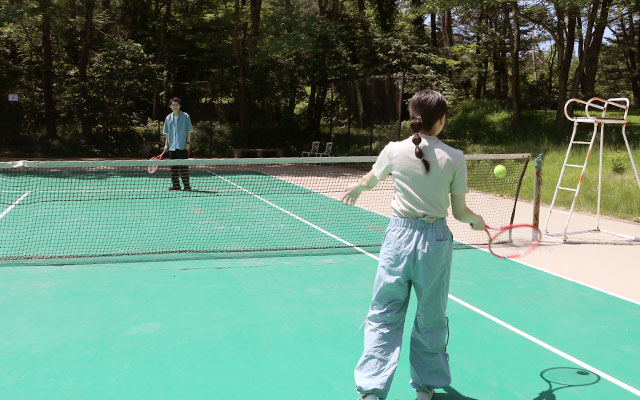 森と生きる温泉リゾートでテニスプレイ　
草津温泉（群馬県）